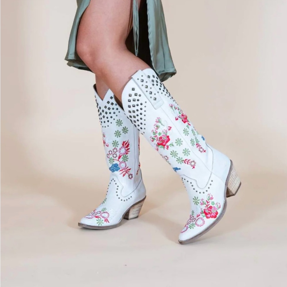 Women’s Dingo Cowboy Boots size 7.